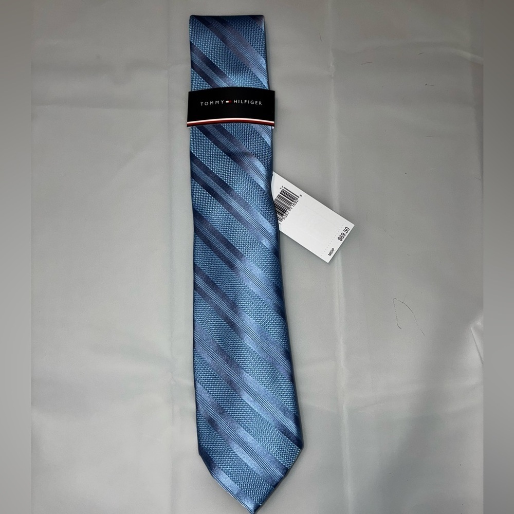 💰Tommy Hilfiger NEW Silk Blend Tie Sky
Blue Stripe Neck Tie 3” Slim MSRP $70